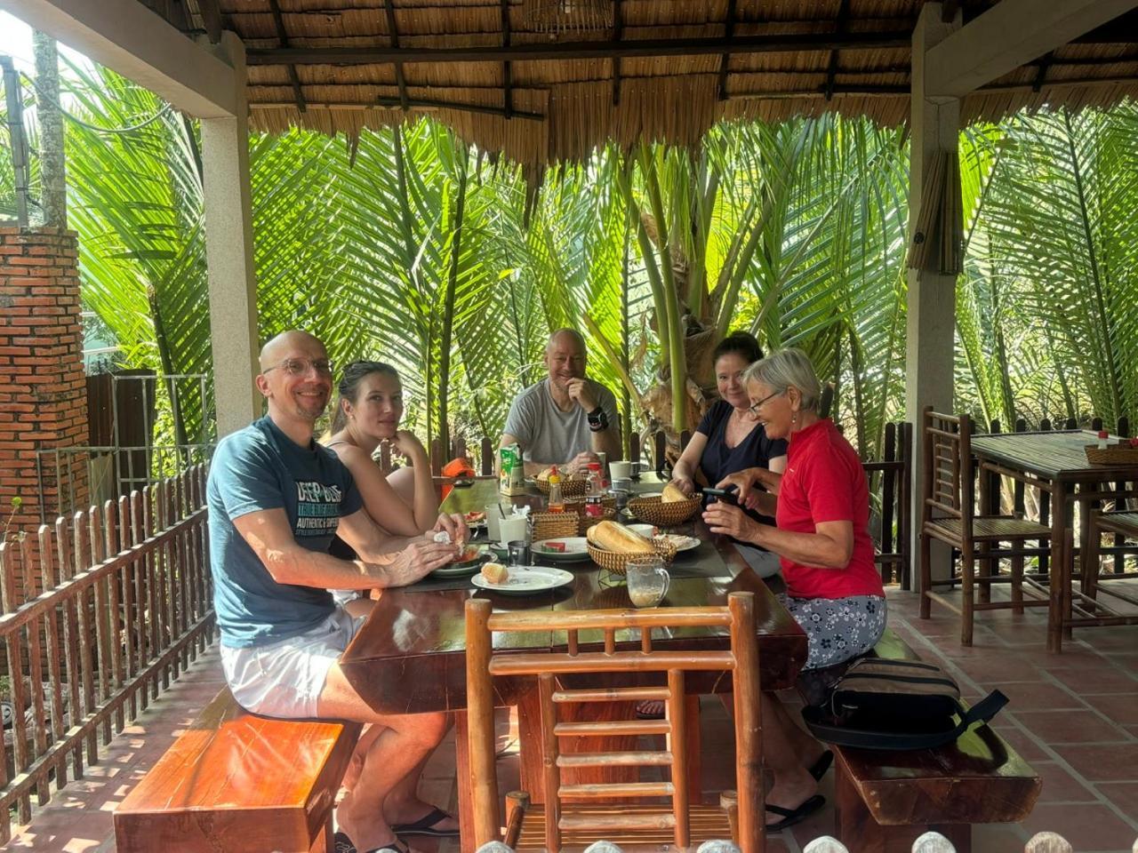 Homestay Bentre Coco Lodge Ben Tre ภายนอก รูปภาพ